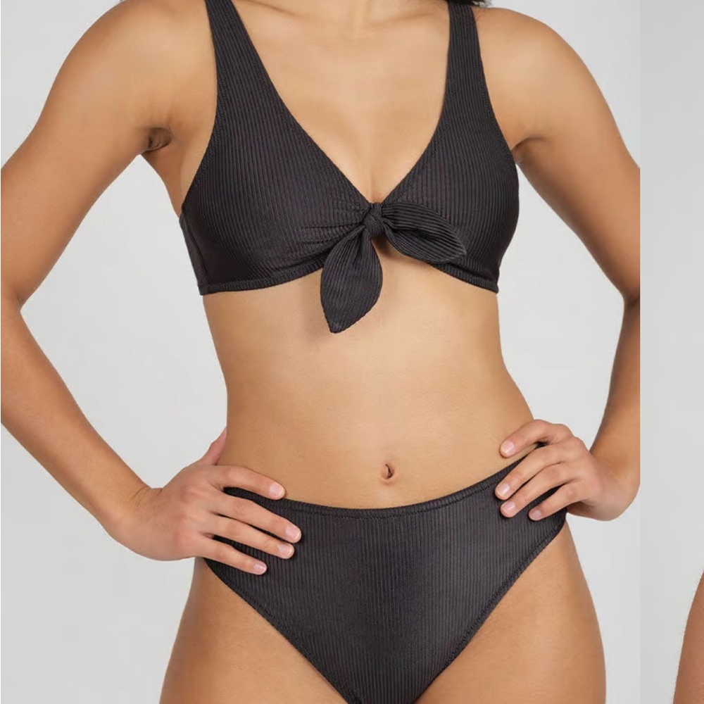 Black bikini